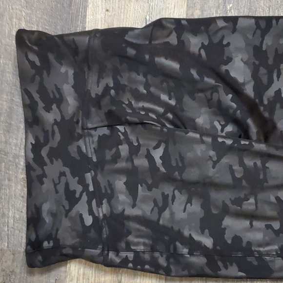 Spanx Camo Black Leggings Large - Picture 5 of 5